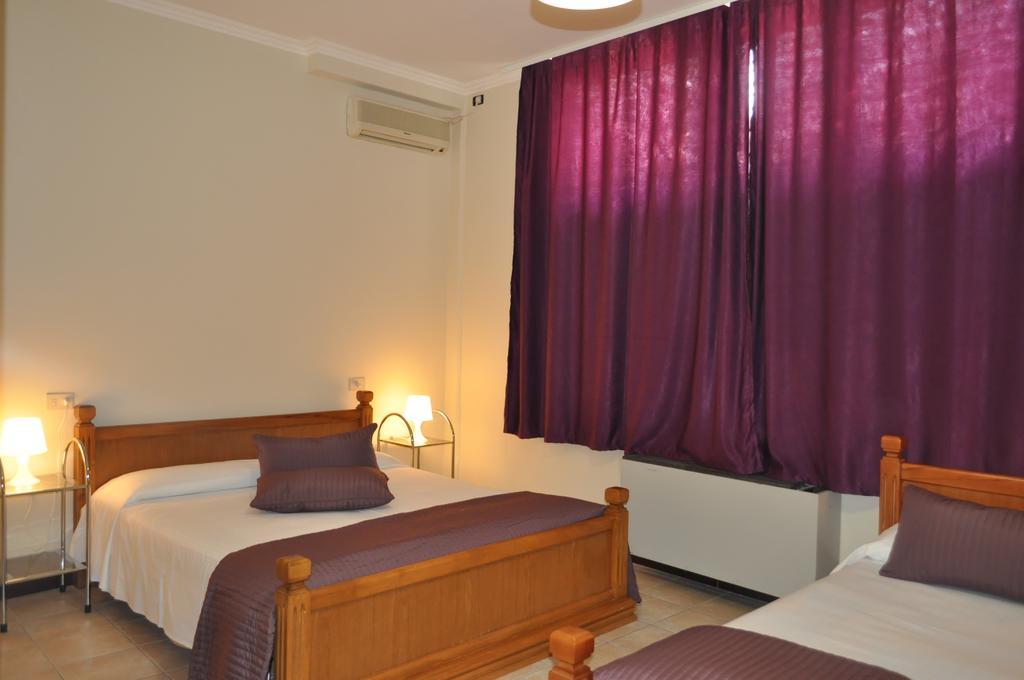 Camera Tripla